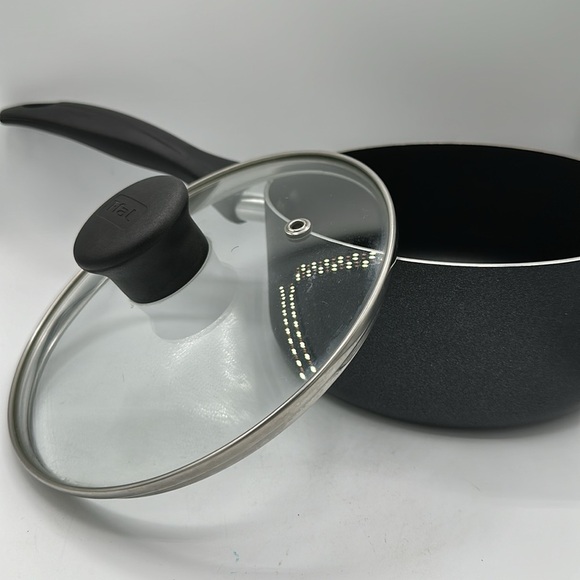 T-fal 2-quart nonstick saucepan - Picture 3 of 5